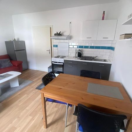 Schoene 2 Zimmer Apartment In Krefeld City, Monteur Wohnung Netflix & Prime Dış mekan fotoğraf