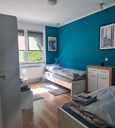 Schoene 2 Zimmer Apartment In Krefeld City, Monteur Wohnung Netflix & Prime Dış mekan fotoğraf