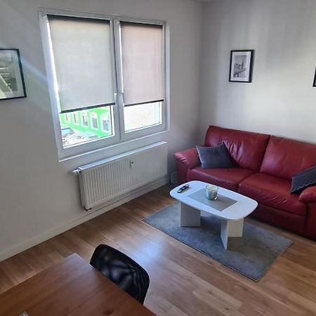 Schoene 2 Zimmer Apartment In Krefeld City, Monteur Wohnung Netflix & Prime Dış mekan fotoğraf
