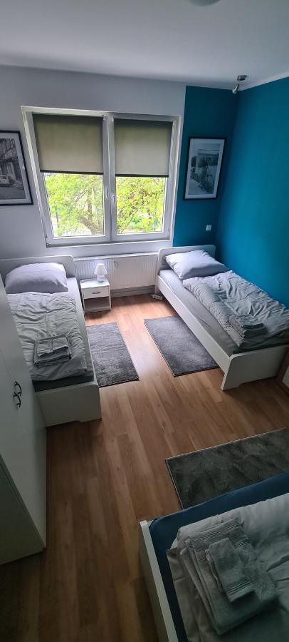 Schoene 2 Zimmer Apartment In Krefeld City, Monteur Wohnung Netflix & Prime Dış mekan fotoğraf