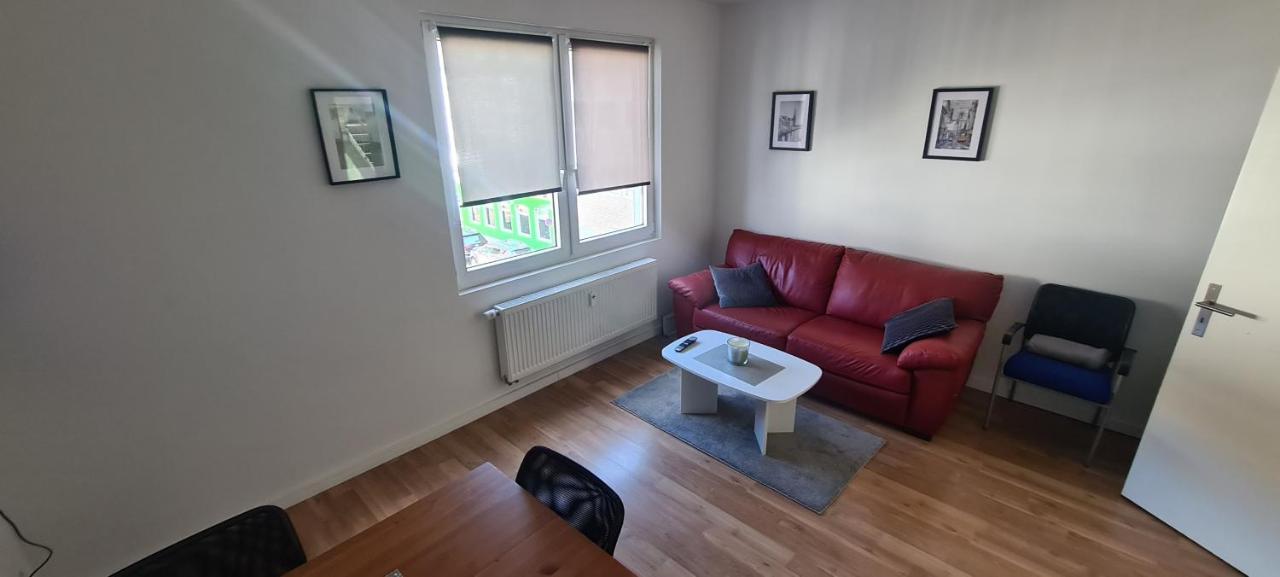 Schoene 2 Zimmer Apartment In Krefeld City, Monteur Wohnung Netflix & Prime Dış mekan fotoğraf