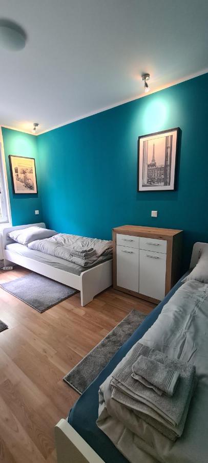 Schoene 2 Zimmer Apartment In Krefeld City, Monteur Wohnung Netflix & Prime Dış mekan fotoğraf
